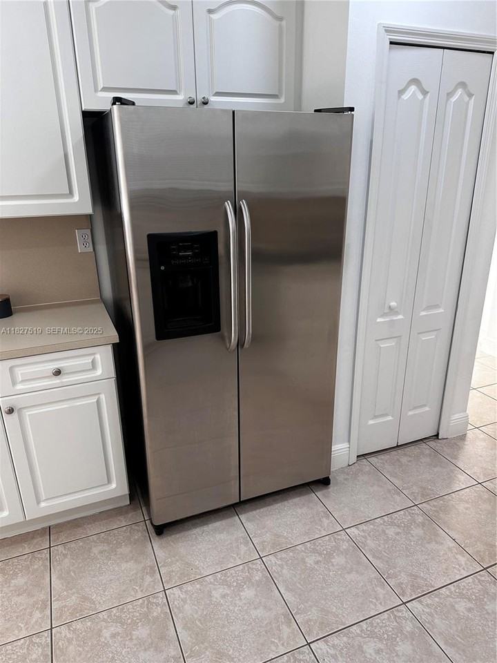 5060 Southwest 159th Avenue - Photo 2 of 14