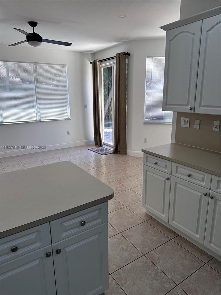 5060 Southwest 159th Avenue - Photo 4 of 14
