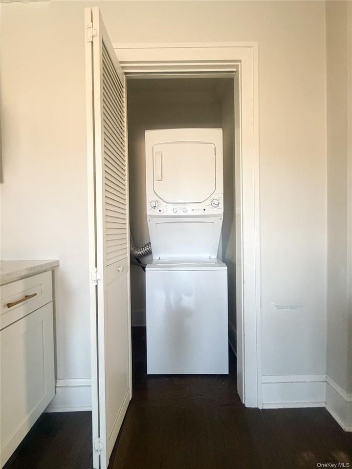 16 Minerva Pl Apt 1c - Photo 4 of 8