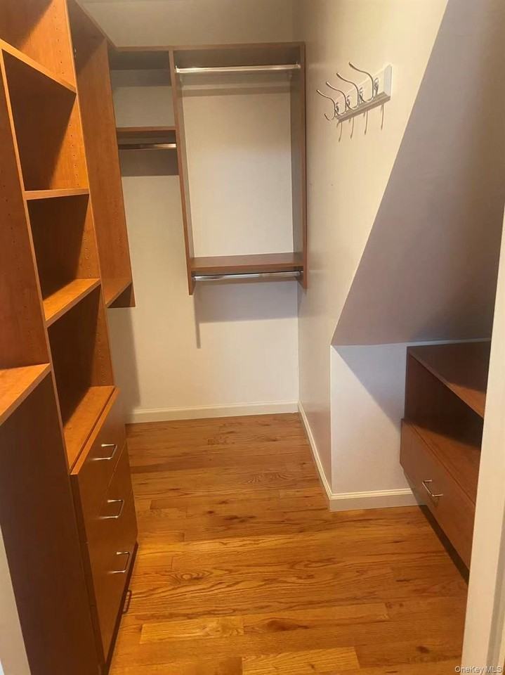 4327 220th St 2nd Fl - Photo 7 of 9