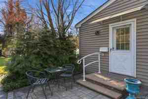 featured image of 120 Greenlawn Rd