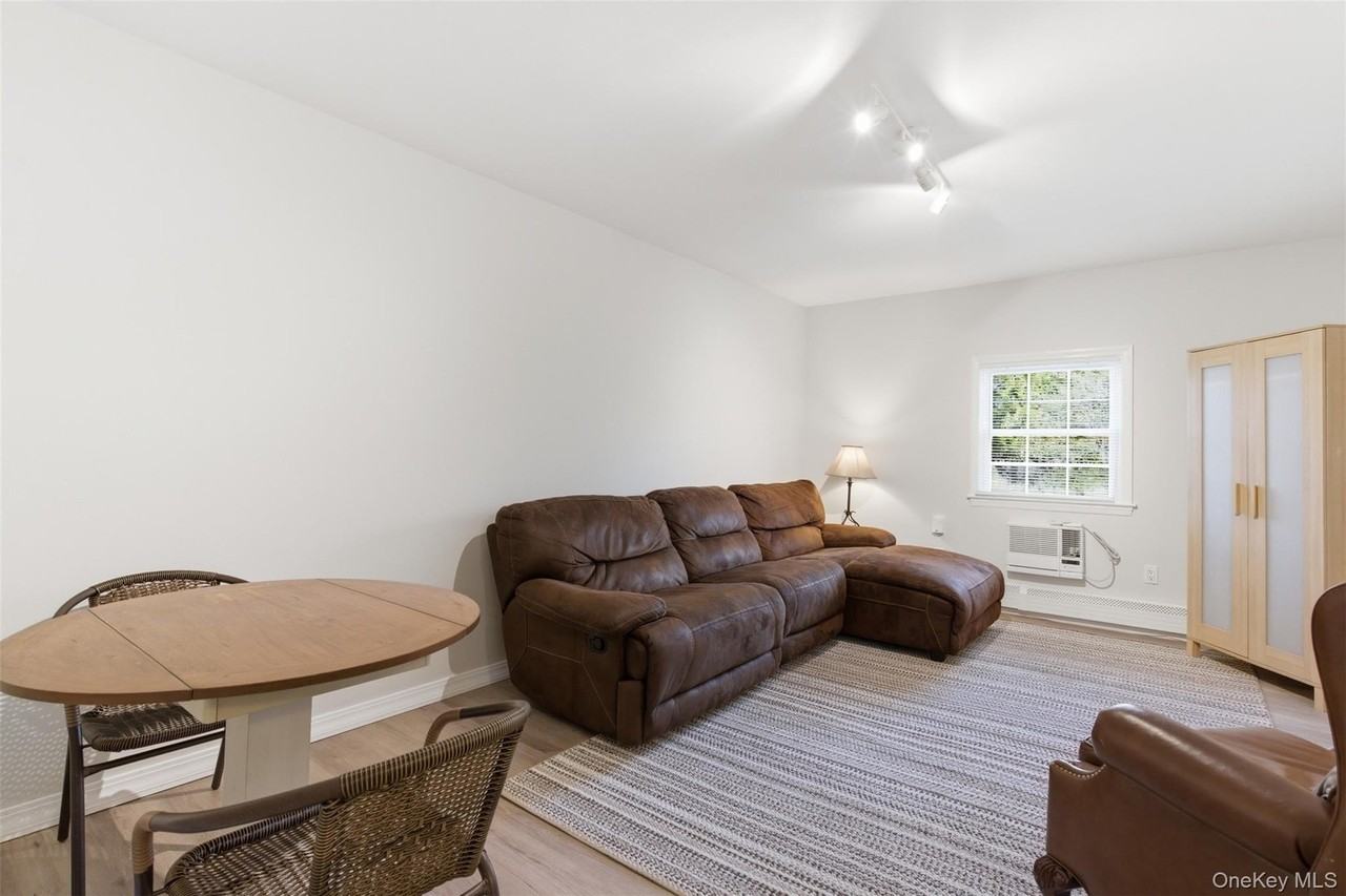 120 Greenlawn Rd - Photo 2 of 14