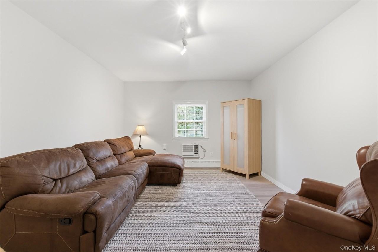 120 Greenlawn Rd - Photo 3 of 14