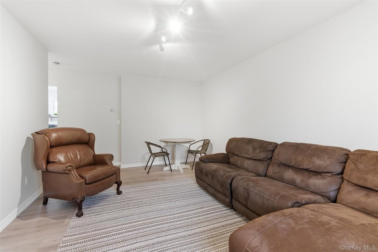 120 Greenlawn Rd - Photo 4 of 14