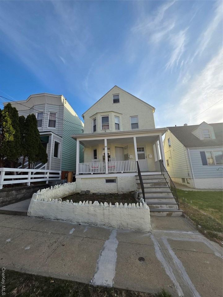 40 Parsons St Apt 1 - Photo 2 of 10