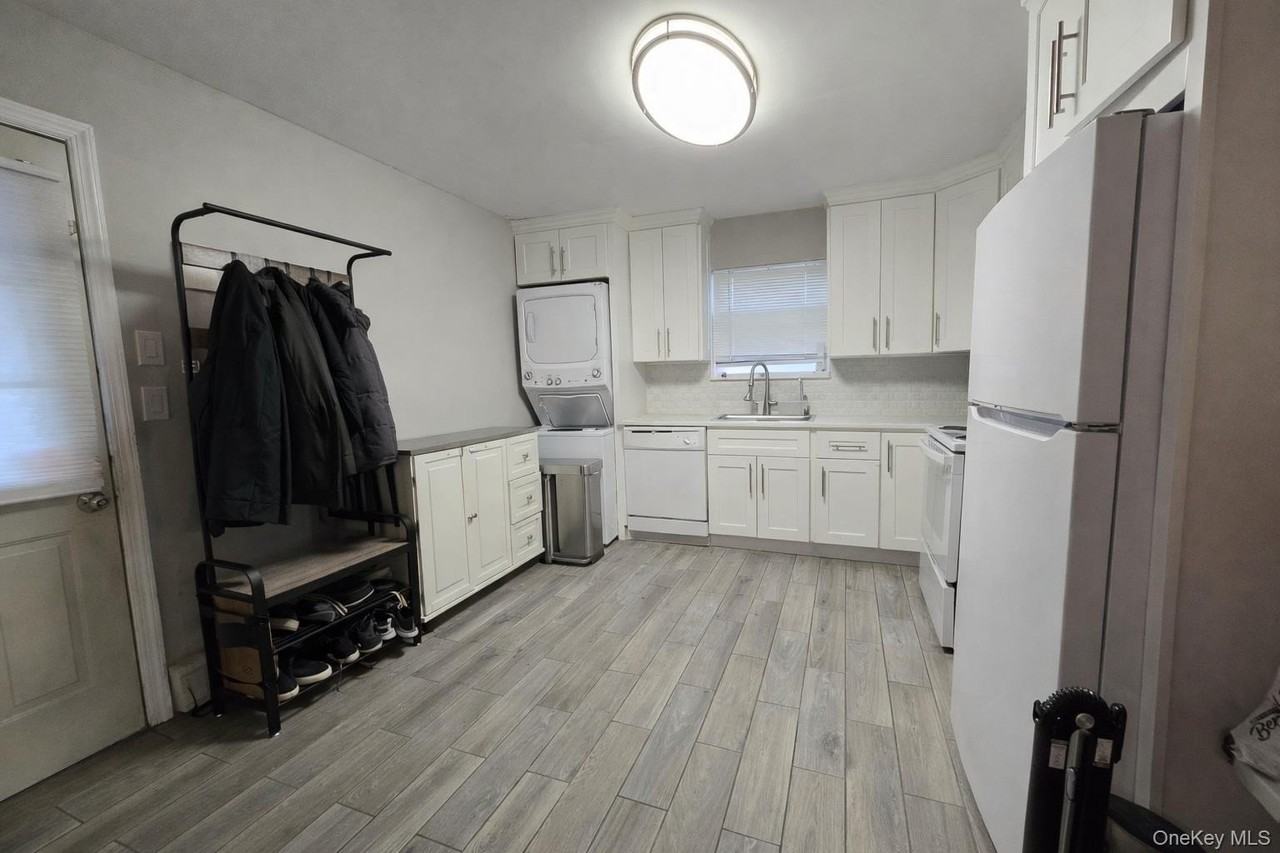 2 7 Lambert Avenue - Photo 3 of 8