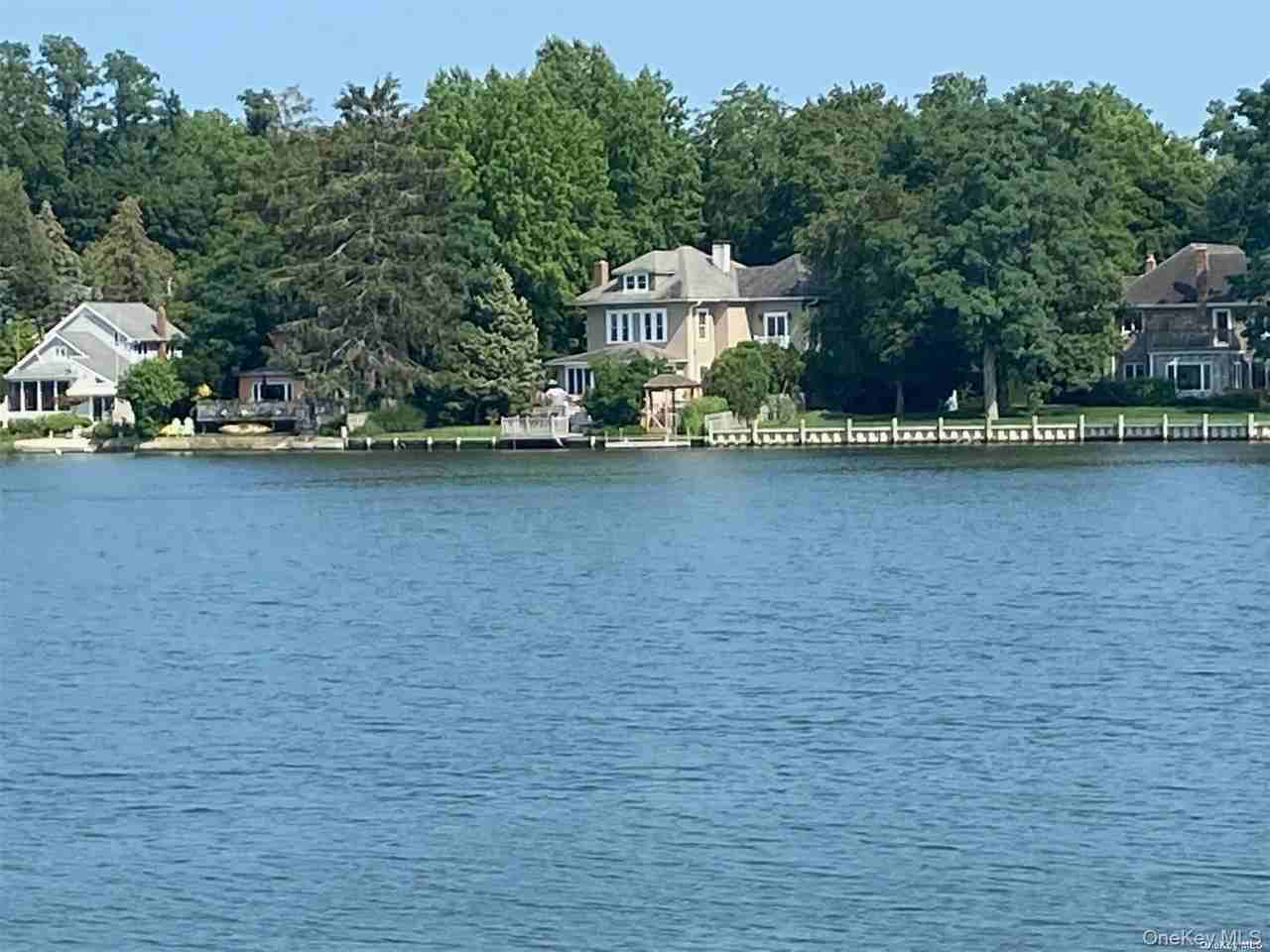 51 Centershore Road unit: Upper - Photo 2 of 20