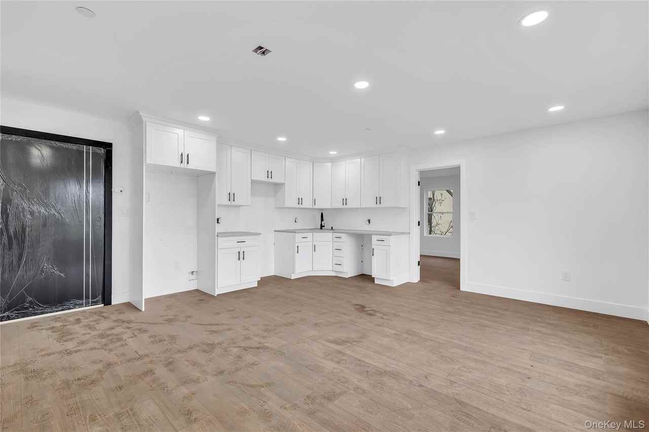 74 Broadway Unit 4c - Photo 4 of 16