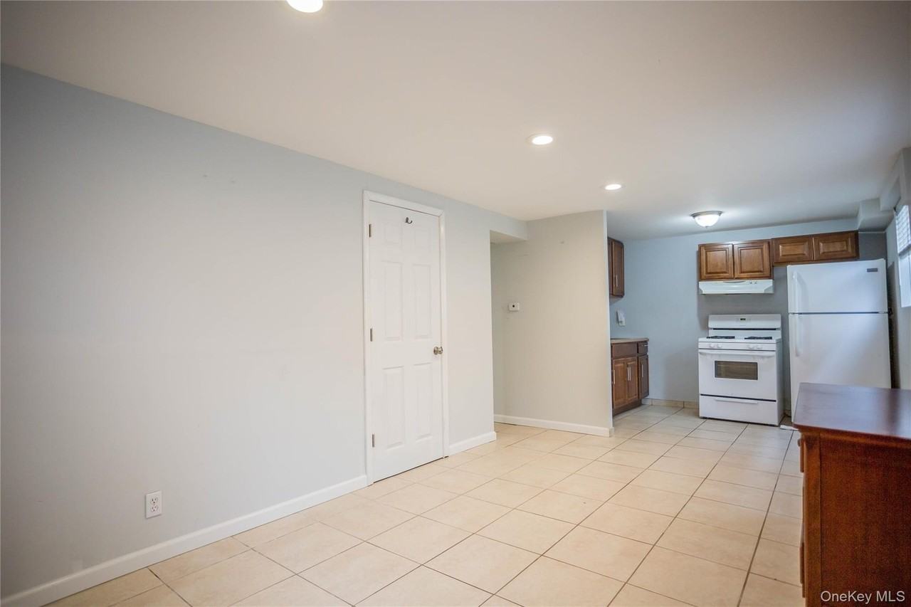 237 E Broadway - Photo 4 of 15