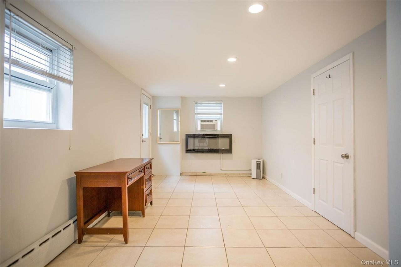 237 E Broadway - Photo 6 of 15