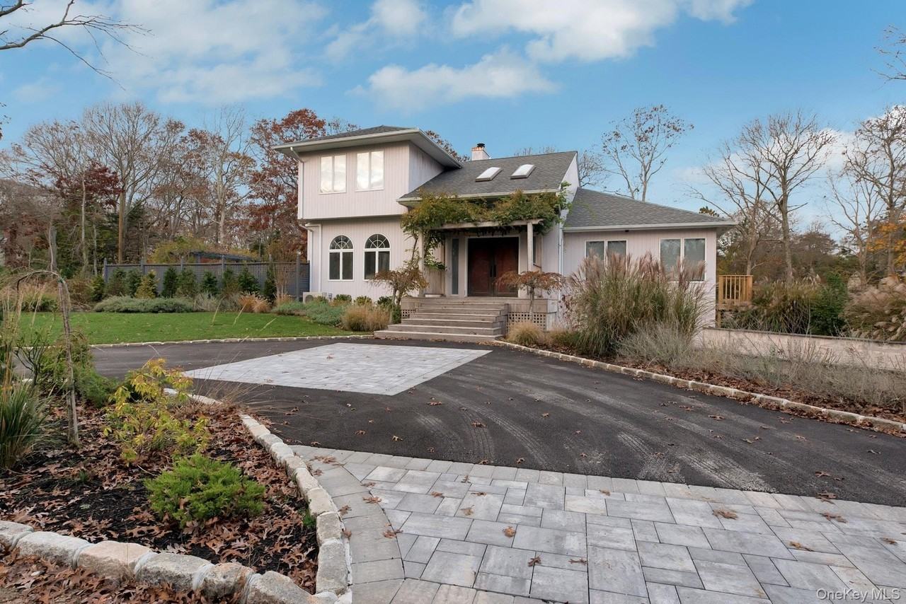 35 Bay Ave W - Photo 2 of 23