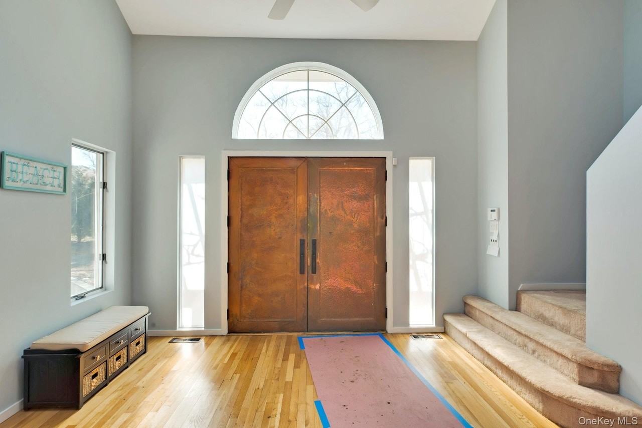 35 Bay Ave W - Photo 5 of 23