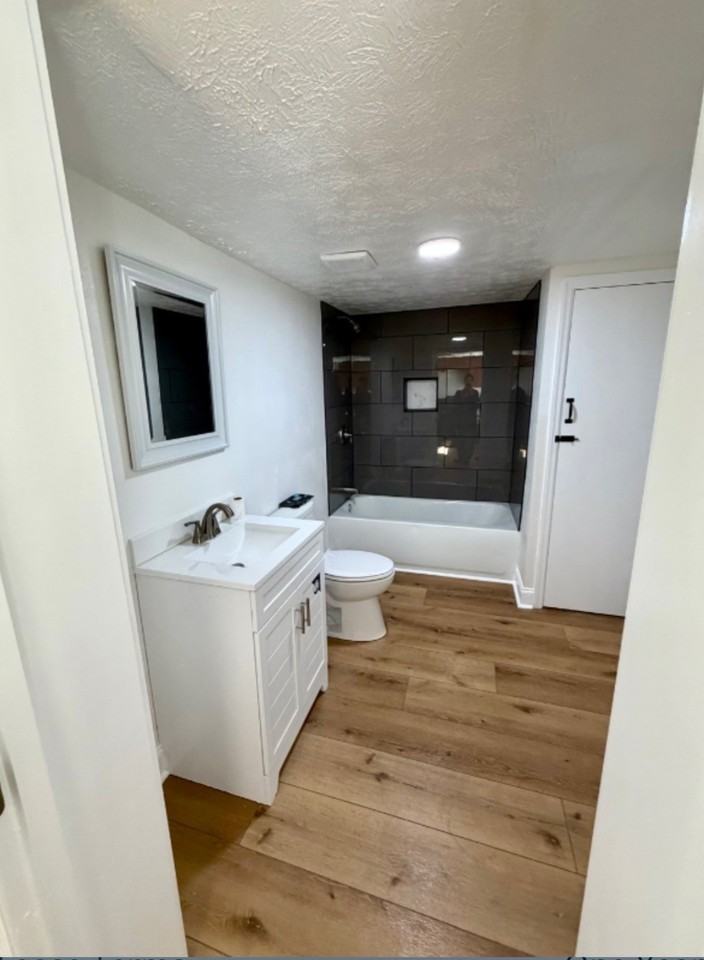 711 W Eastland St ##C - Photo 5 of 7