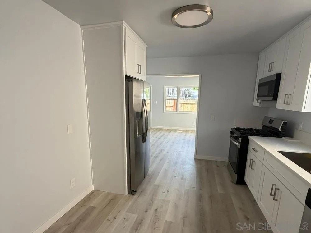 2563 L St - Photo 3 of 9