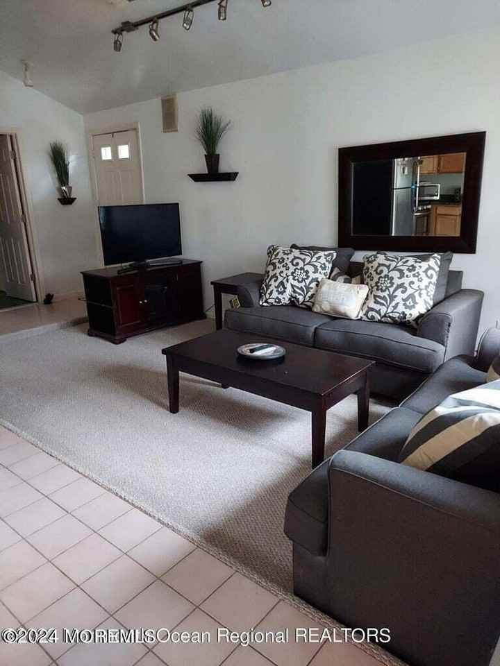 524 Beechwood Ave - Photo 2 of 7