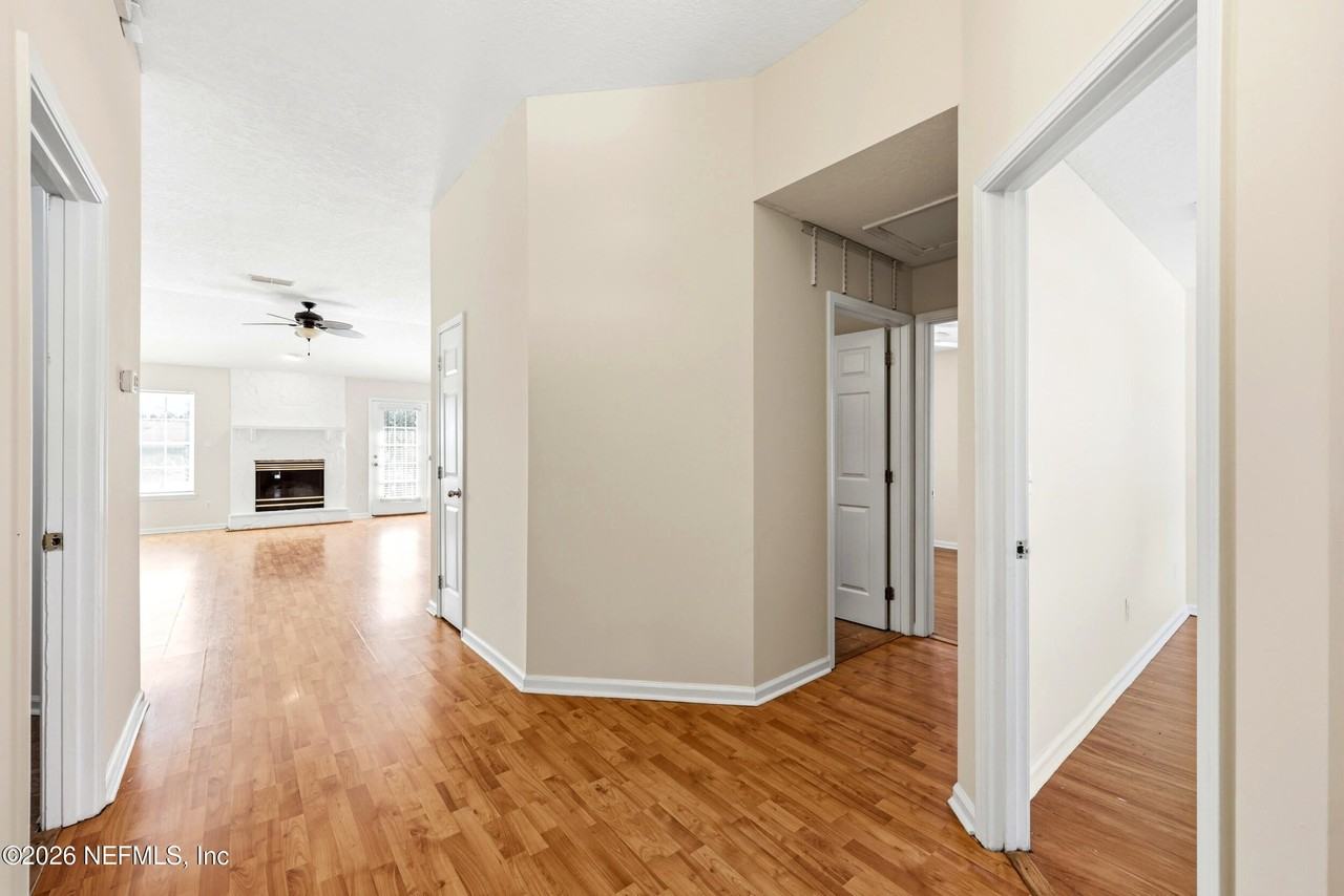 2928 Waters View Cir - Photo 4 of 31