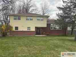 featured image of 2 Ventnor Dr