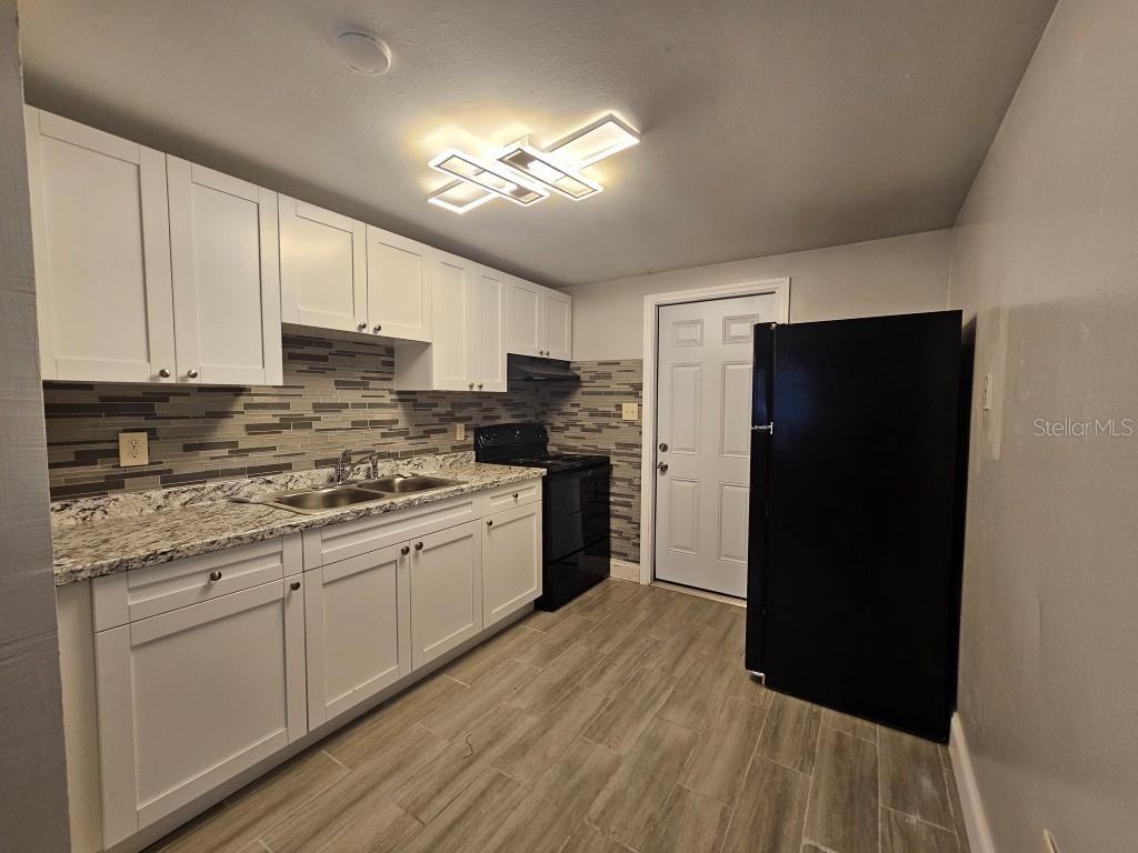5322 Pine St ##A - Photo 5 of 11
