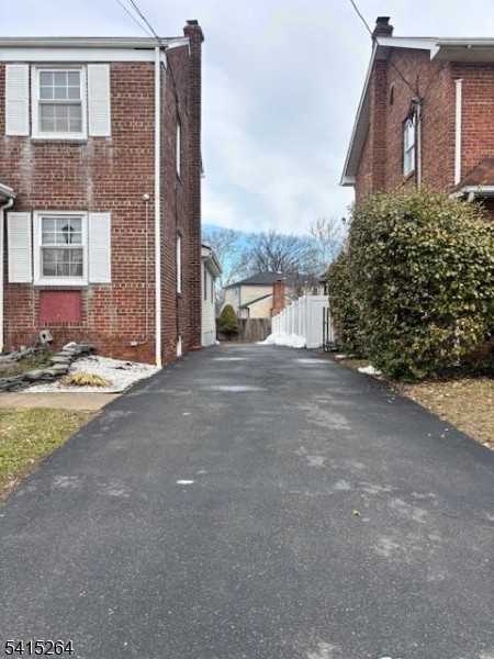 1485 Morris Ave 2nd Fl - Photo 4 of 19