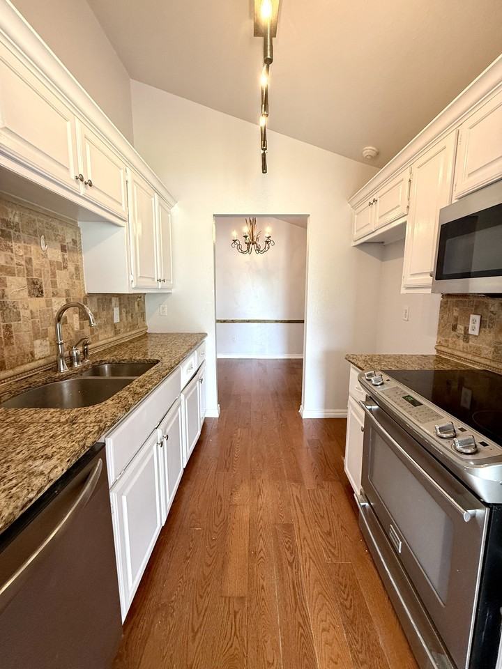 427 N Rockford Pl #1 - Photo 4 of 44