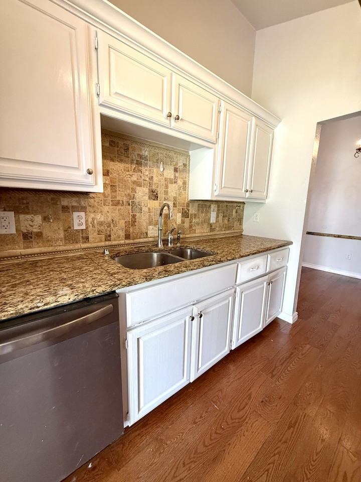 427 N Rockford Pl #1 - Photo 5 of 44