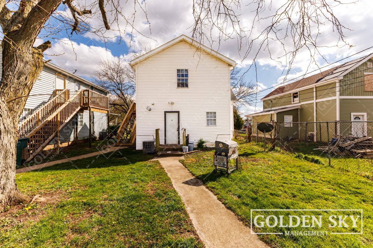 1432 West 14th Street - 1Unit 1 #1 - Photo 3 of 10