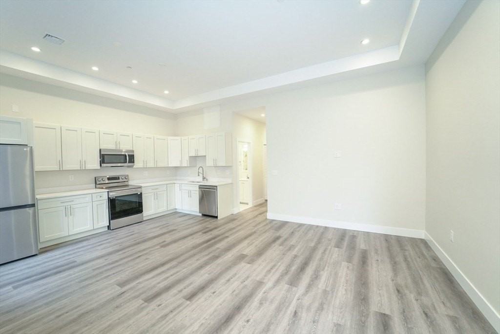 424 Marlborough St Unit 2 - Photo 2 of 15