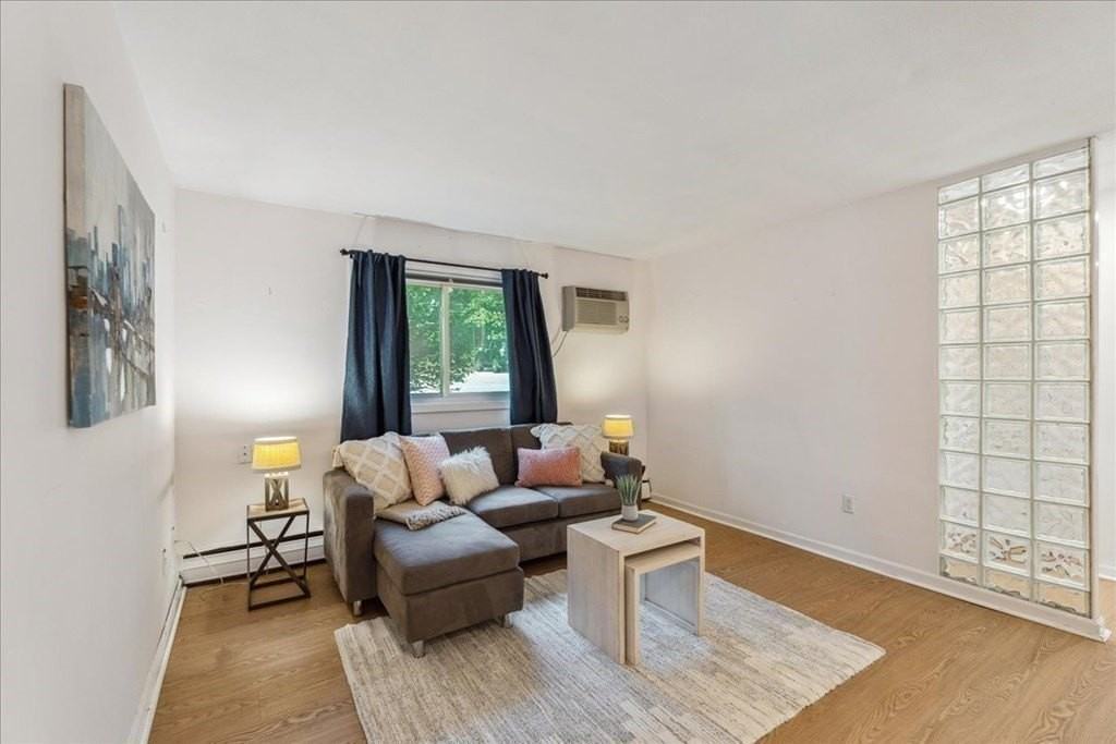 82 Lionel Ave Apt A - Photo 5 of 10