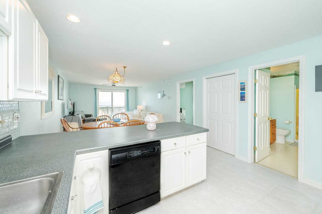 790 York St Apt 2 - Photo 7 of 46