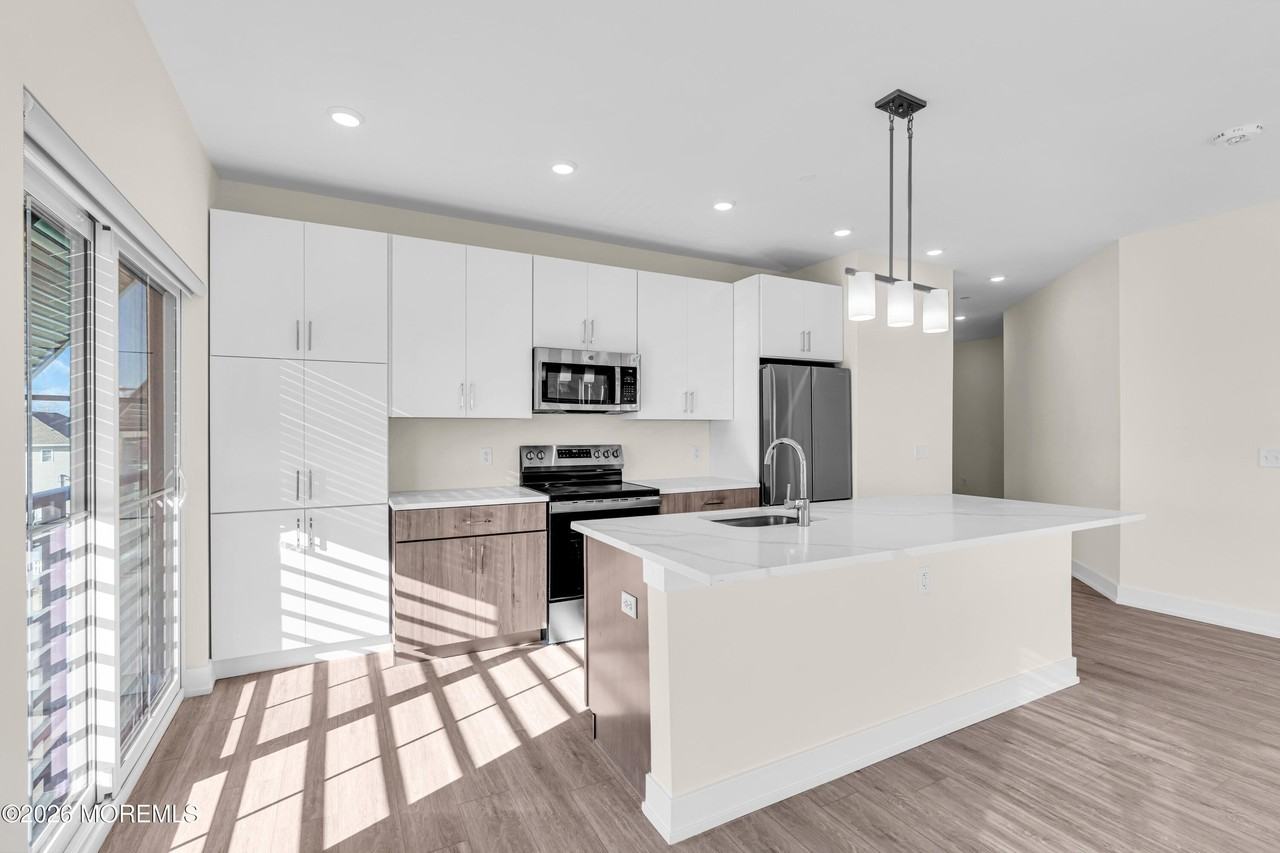 19 Carr Ave #319
