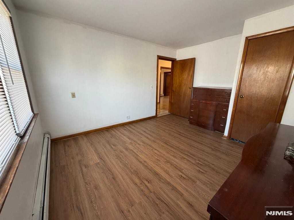 19 John St - Photo 7 of 12