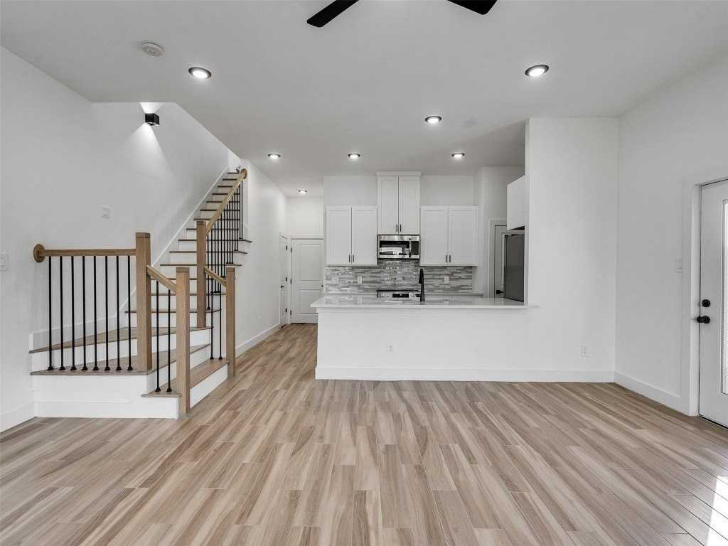 4421 Reed Rd Unit A - Photo 4 of 27