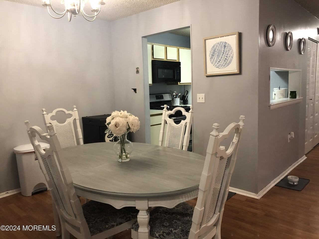 106 Daffodil Dr - Photo 2 of 12