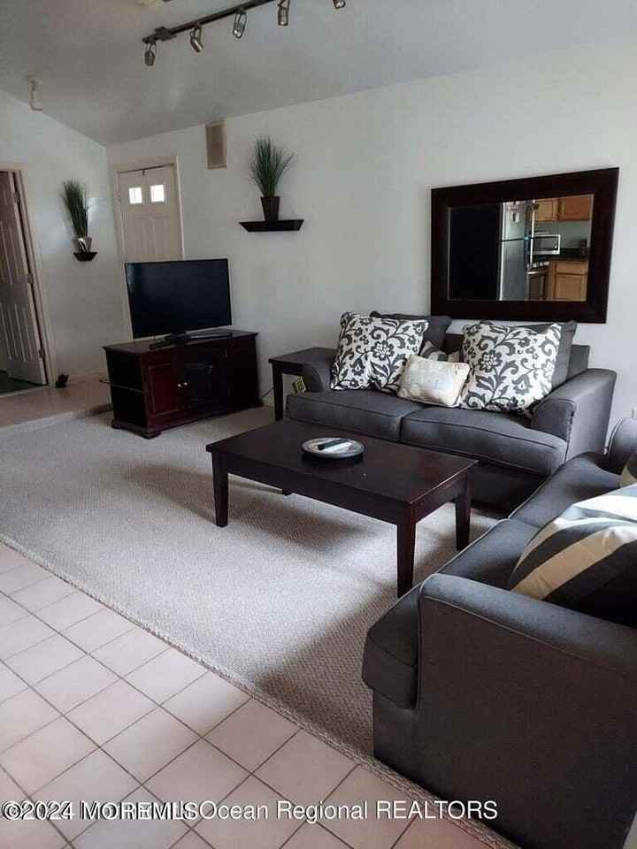 524 Beechwood Ave - Photo 2 of 7