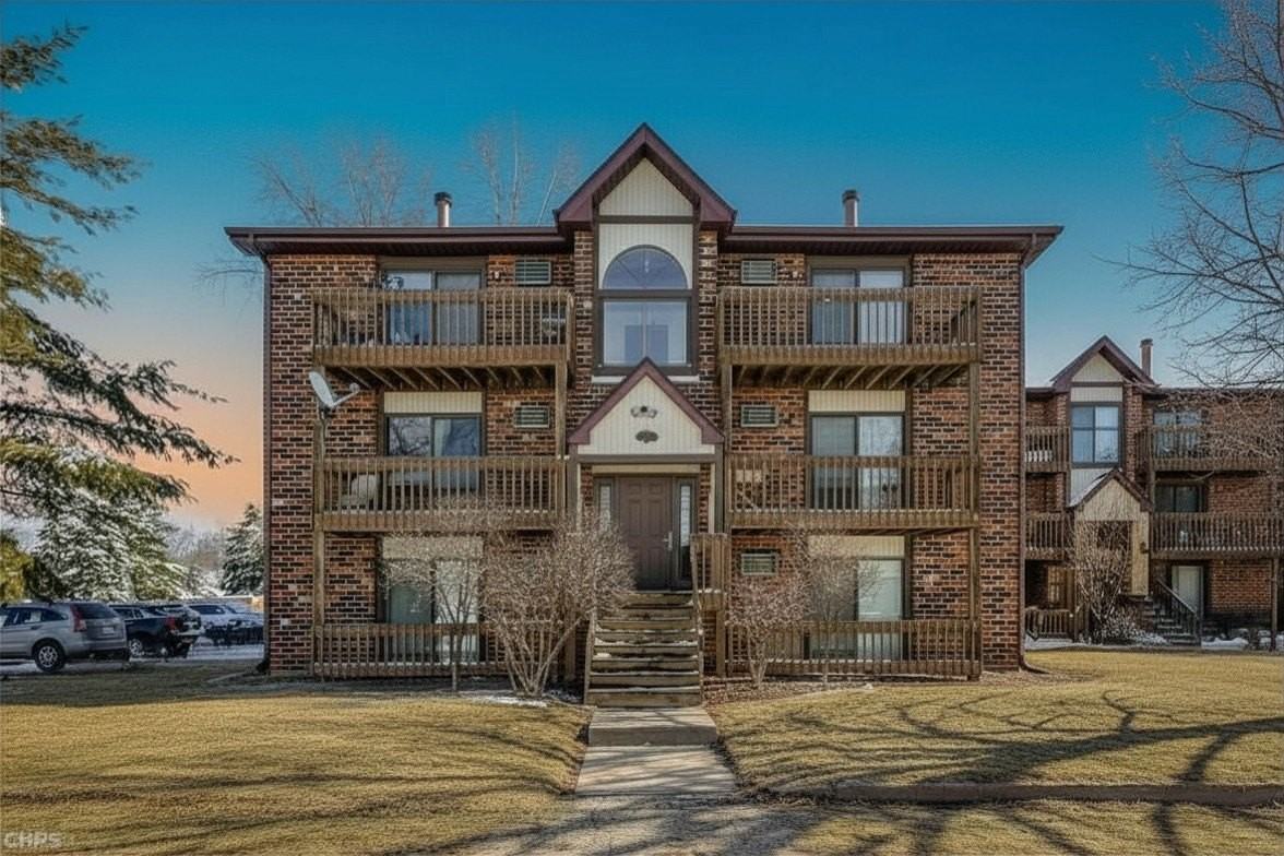 431 Berkshire Dr Apt 32 - Photo 2 of 17