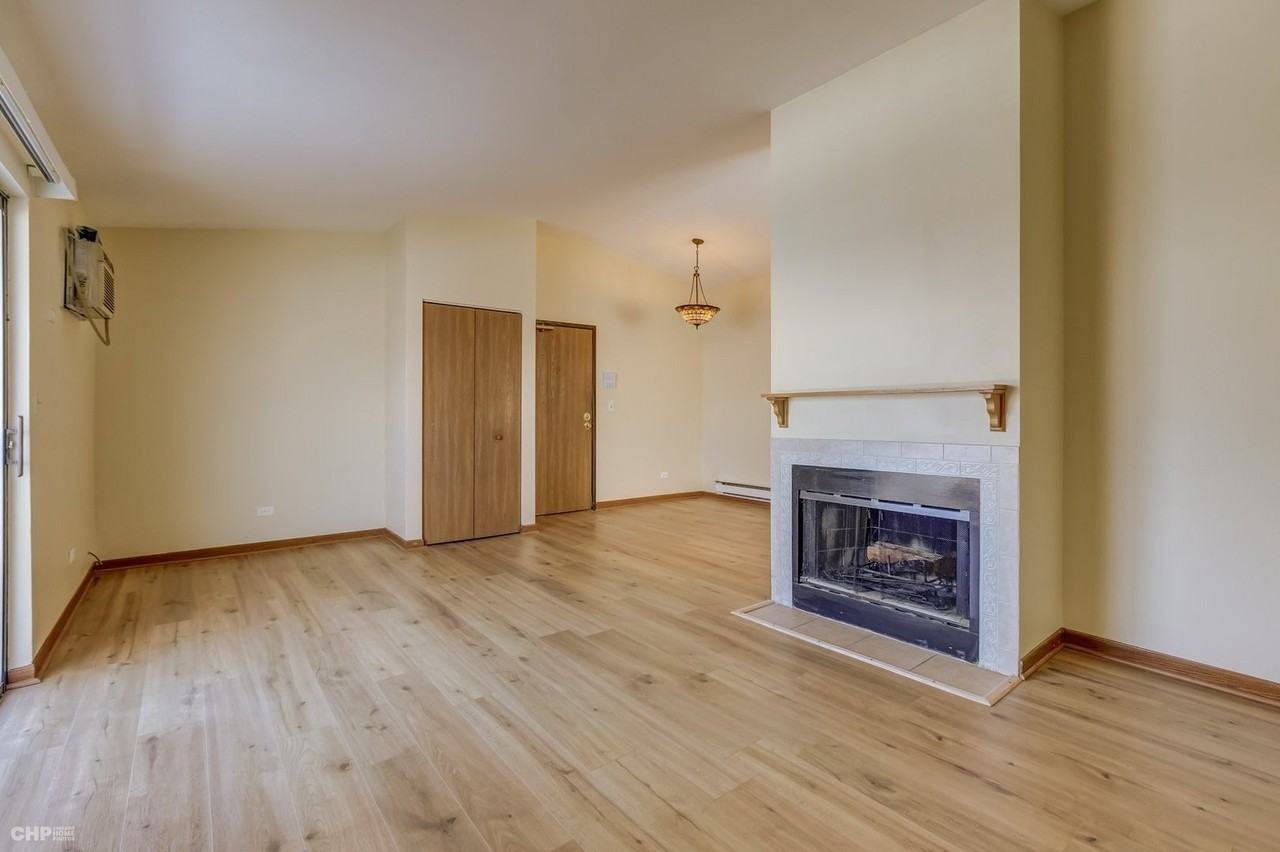 431 Berkshire Dr Apt 32 - Photo 3 of 17