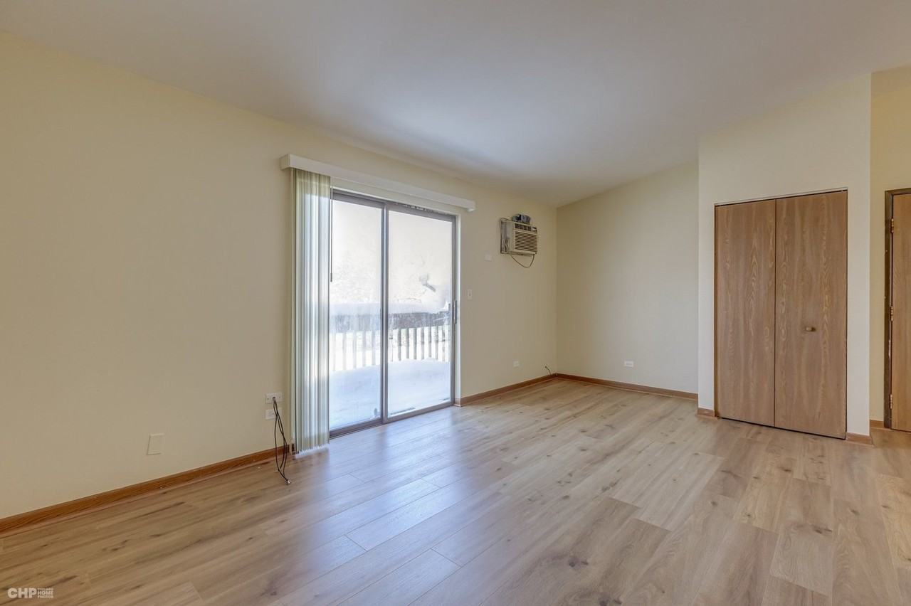 431 Berkshire Dr Apt 32 - Photo 4 of 17