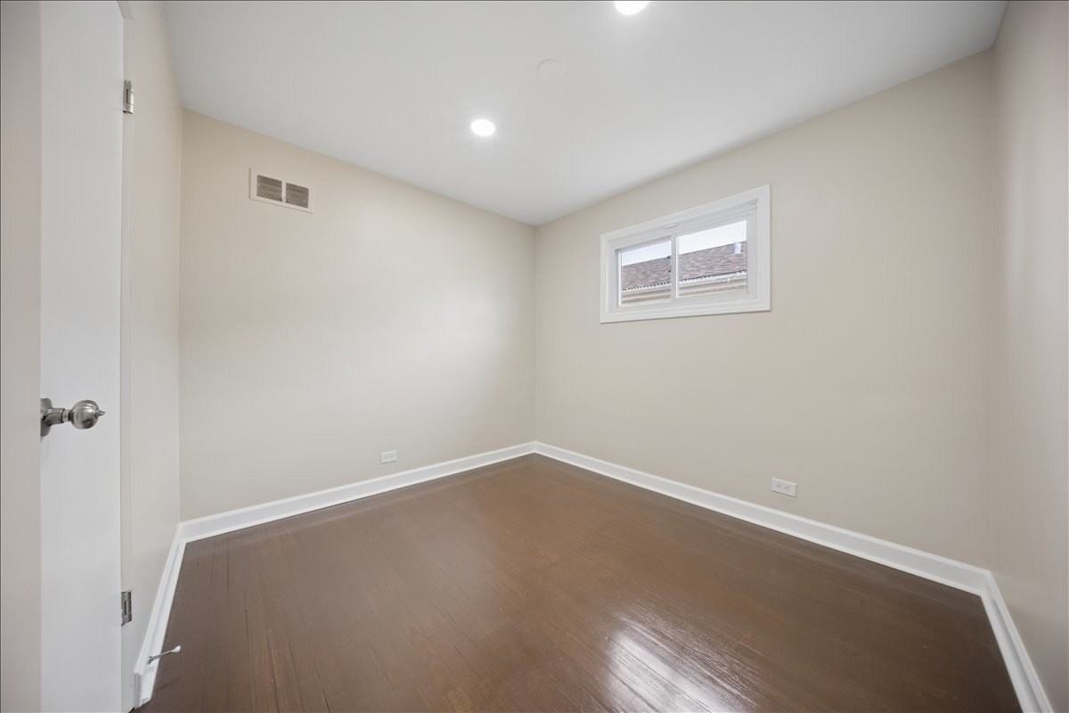 7732 S Springfield Ave - Photo 7 of 18