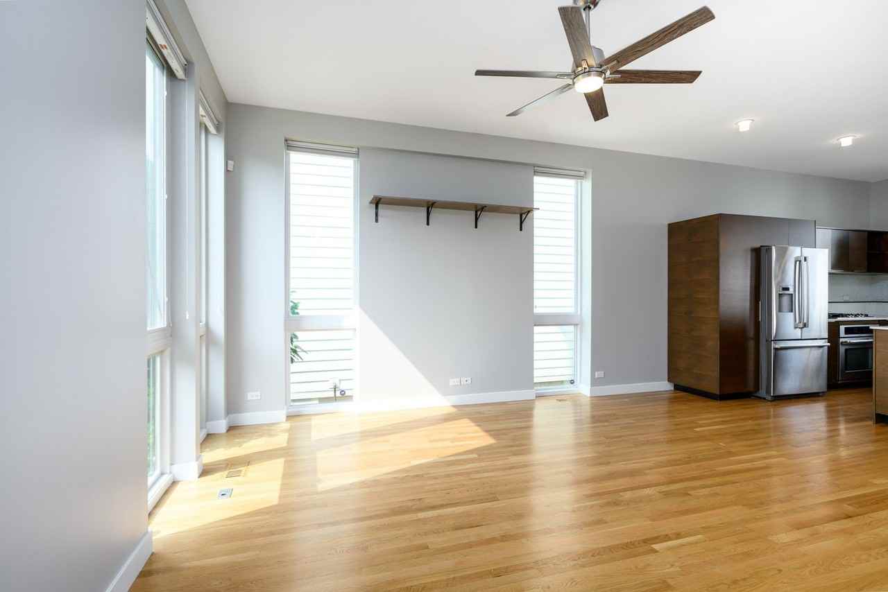 4412 W Waveland Ave - Photo 2 of 23