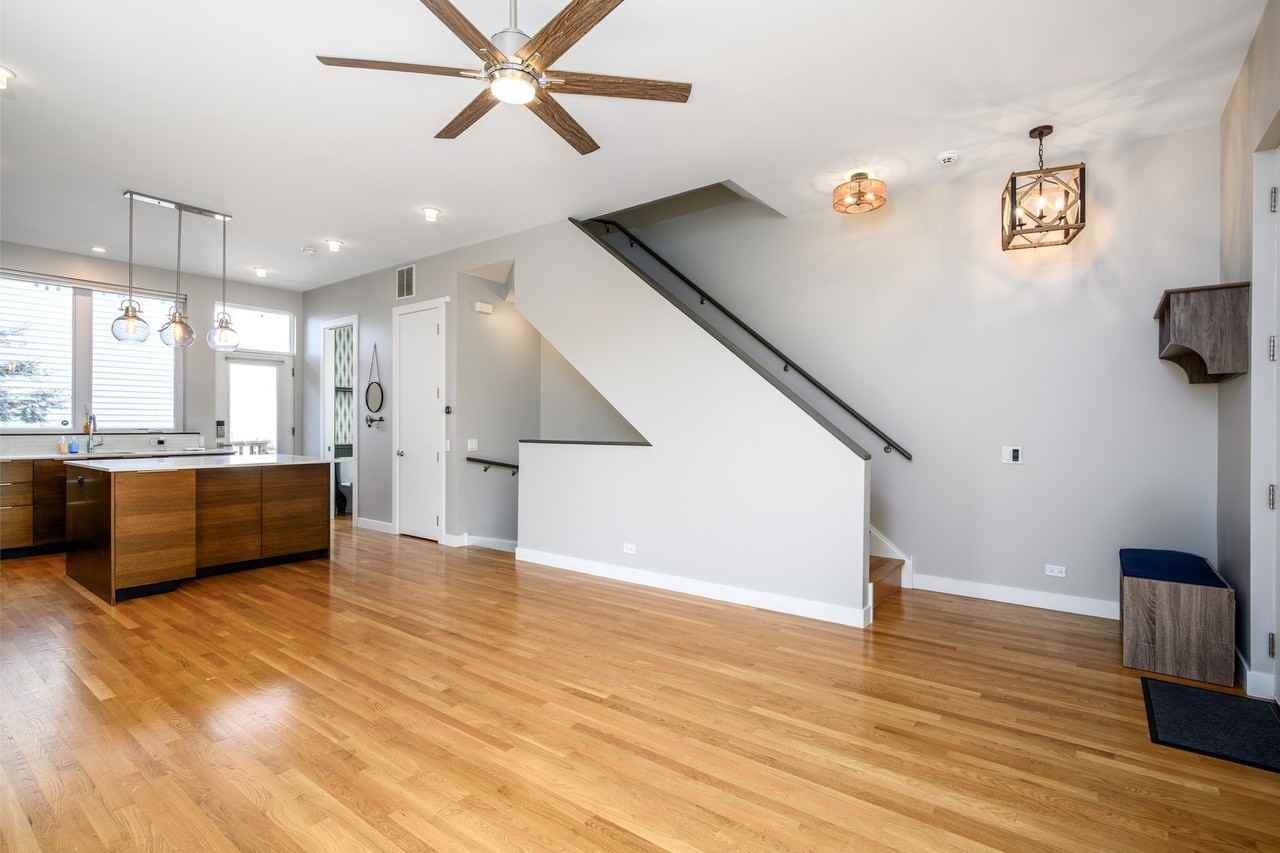 4412 W Waveland Ave - Photo 4 of 23