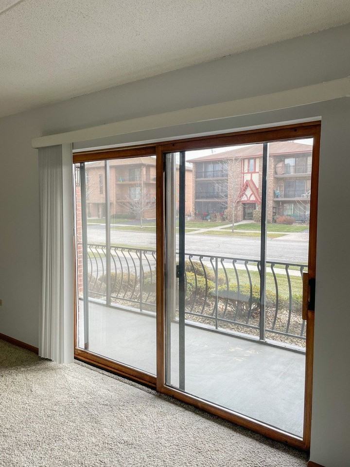 16736 Paxton Ave Apt 1n - Photo 4 of 7