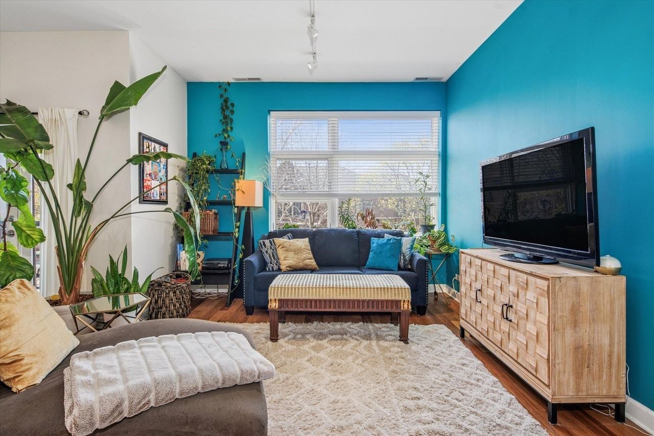 3741 N Wolcott Ave Unit 6 - Photo 2 of 21