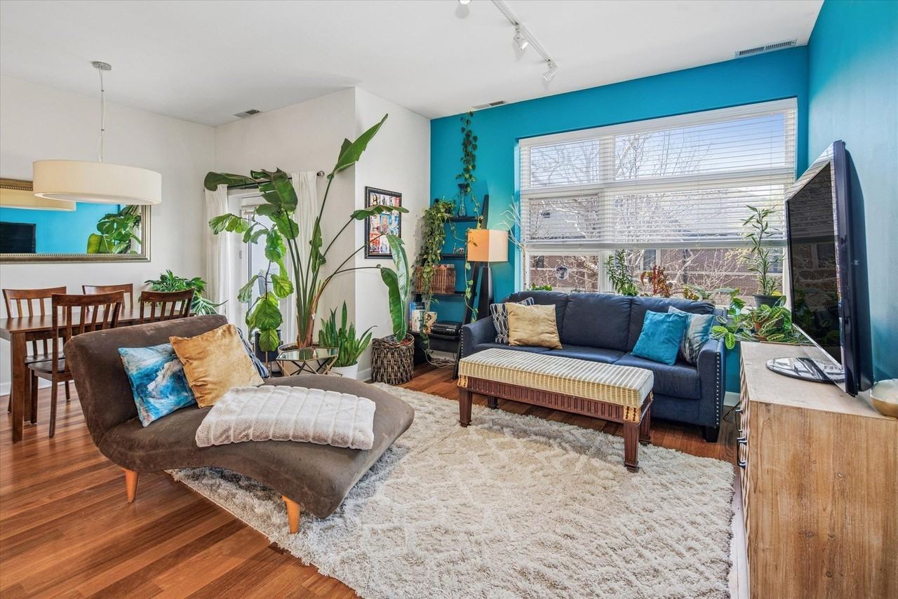 3741 N Wolcott Ave Unit 6 - Photo 3 of 21