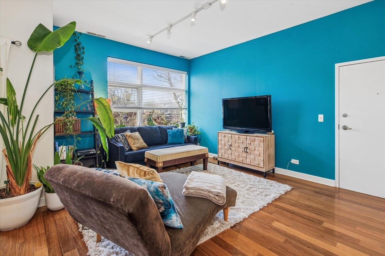 3741 N Wolcott Ave Unit 6 - Photo 4 of 21