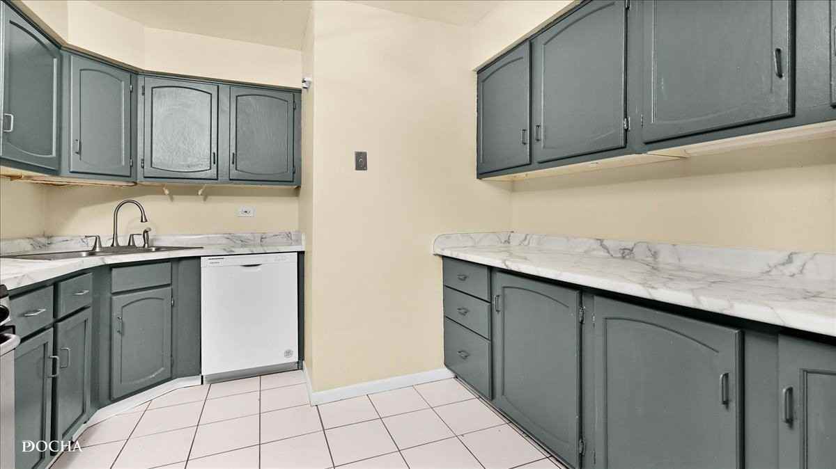 201 Gregory St #15 - Photo 6 of 19