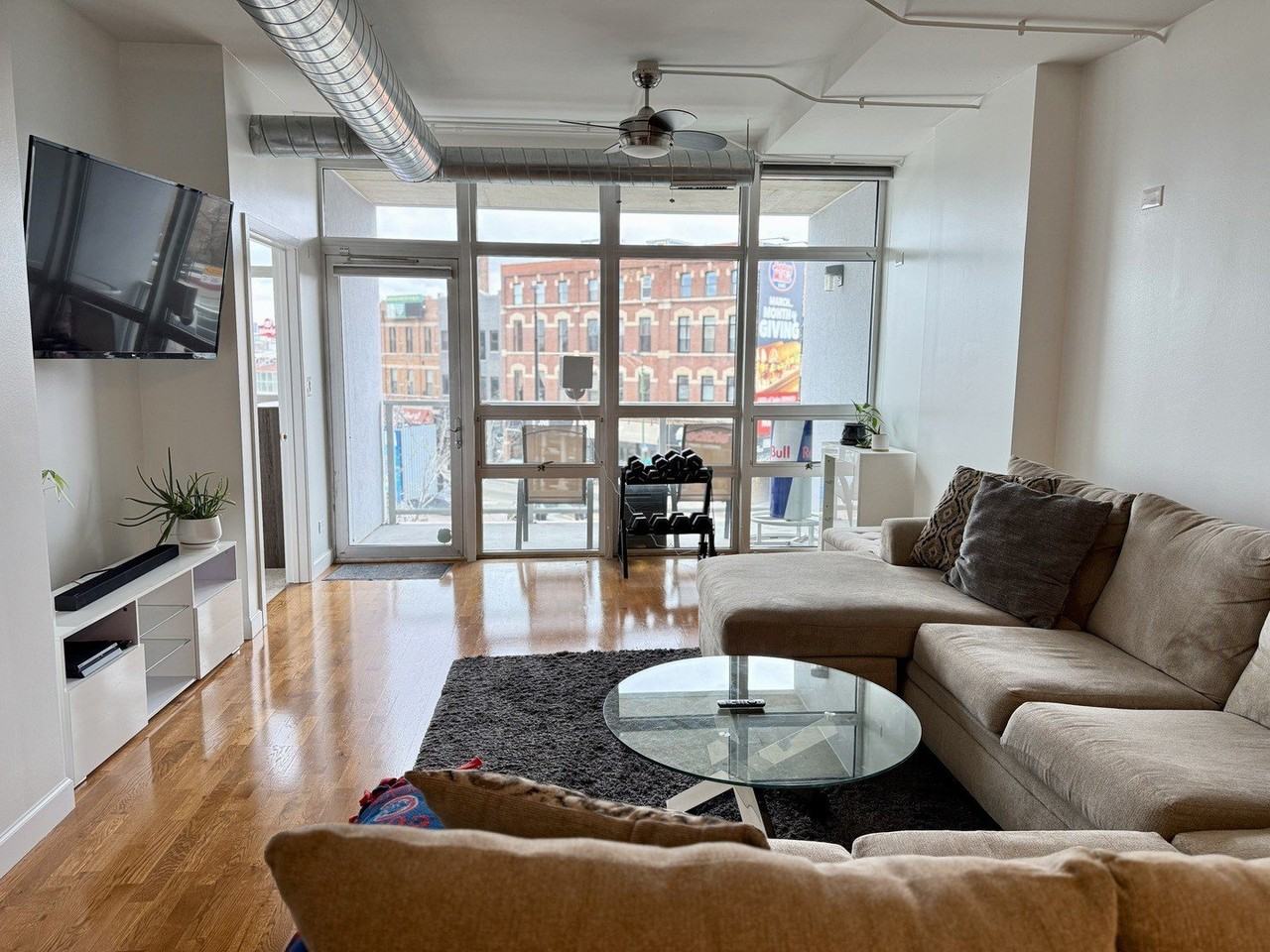 1610 W Fullerton Ave Unit 303 - Photo 2 of 18