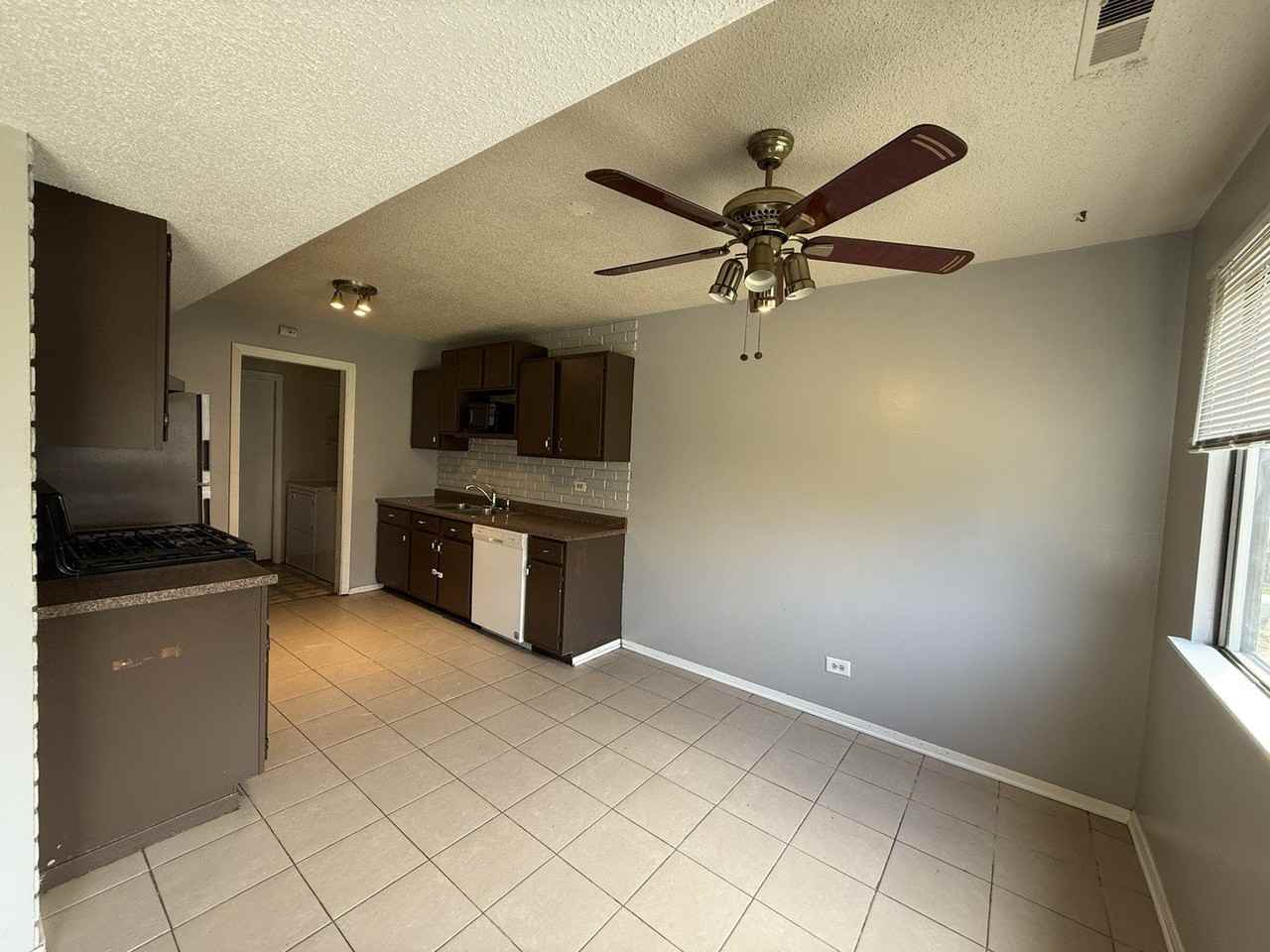 4564 Whitney Dr - Photo 5 of 17