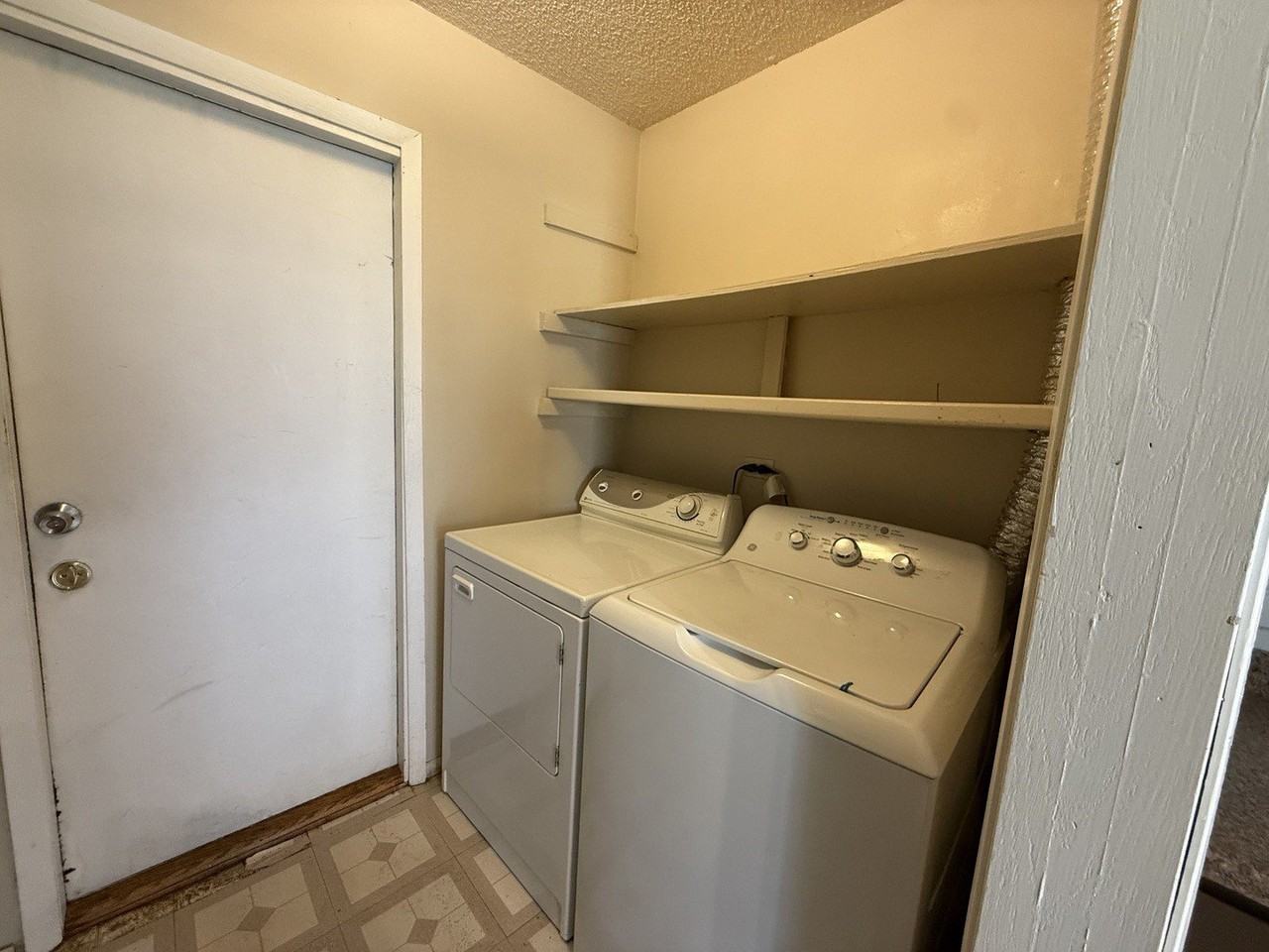 4564 Whitney Dr - Photo 7 of 17