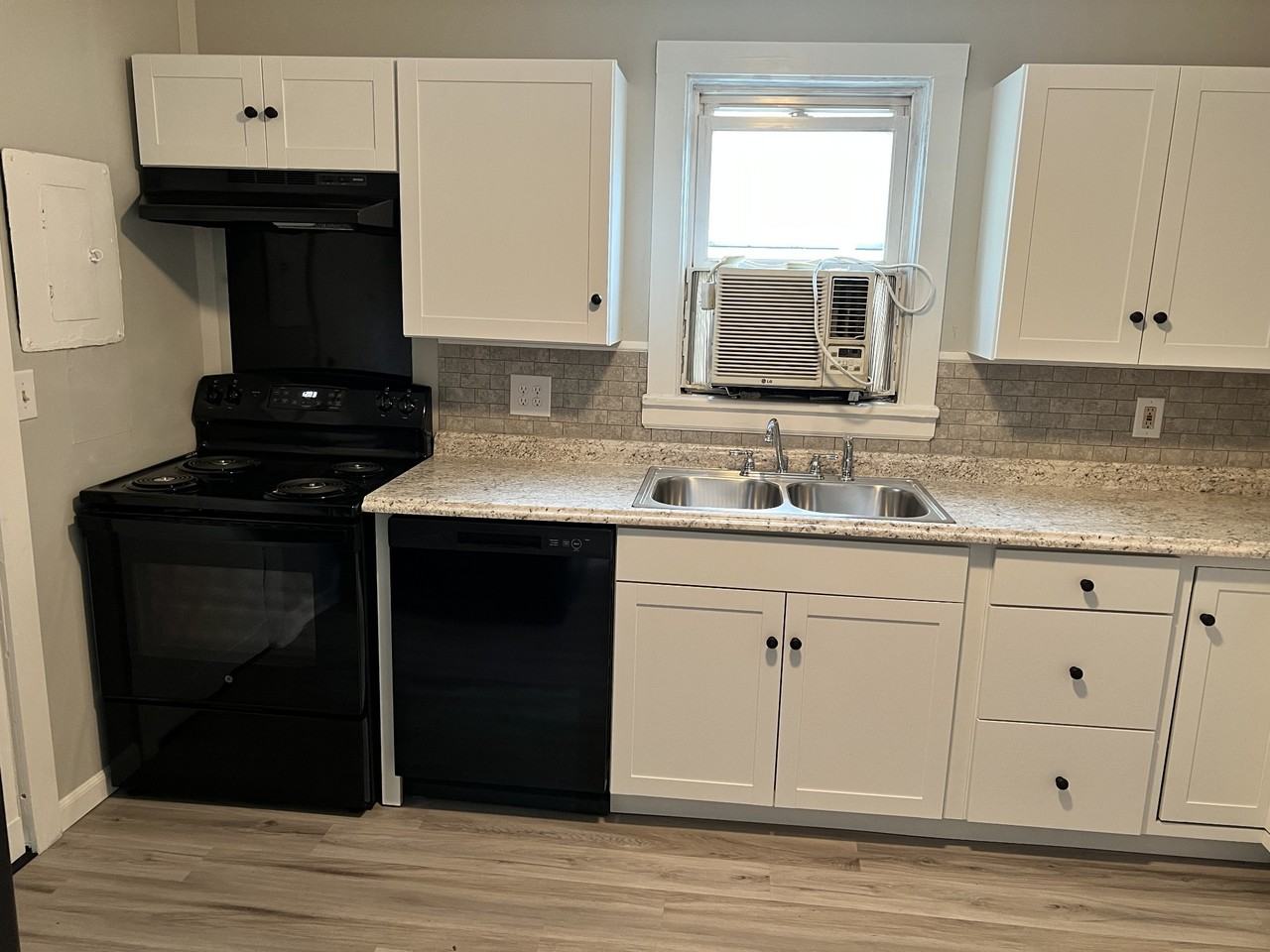 224 Harris St - Photo 3 of 11