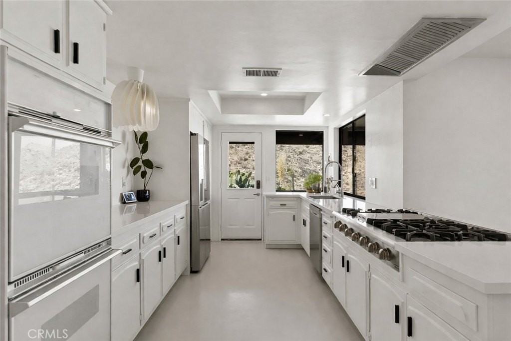 53744 Ridge Rd - Photo 3 of 17